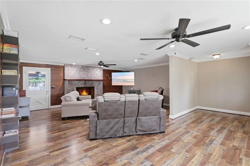 For Sale: $360,000 (4 beds, 2 baths, 2215 Square Feet)