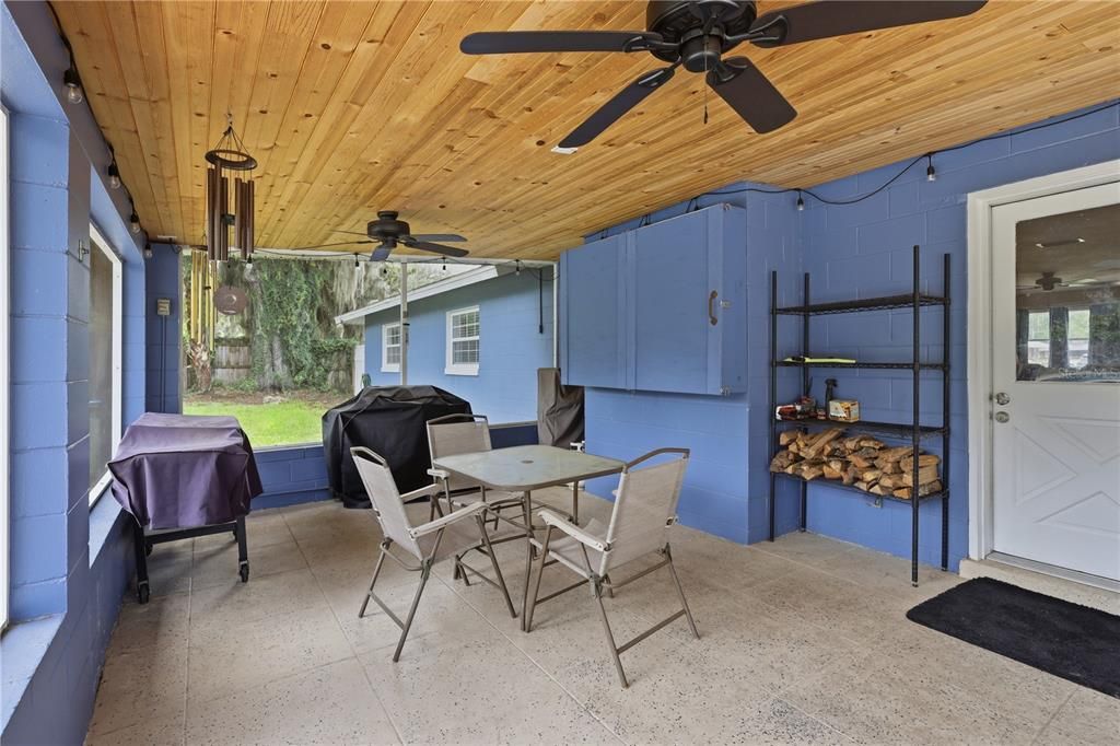 For Sale: $360,000 (4 beds, 2 baths, 2215 Square Feet)