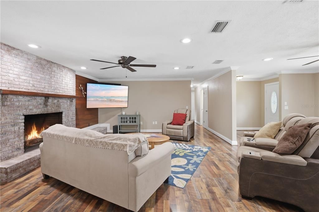 For Sale: $360,000 (4 beds, 2 baths, 2215 Square Feet)