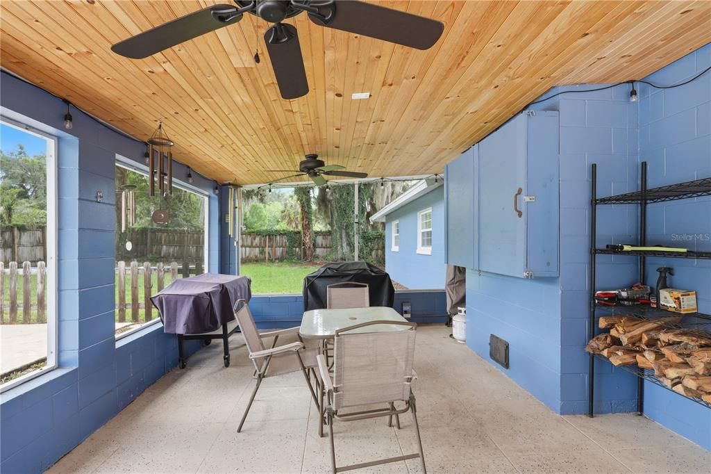 For Sale: $360,000 (4 beds, 2 baths, 2215 Square Feet)