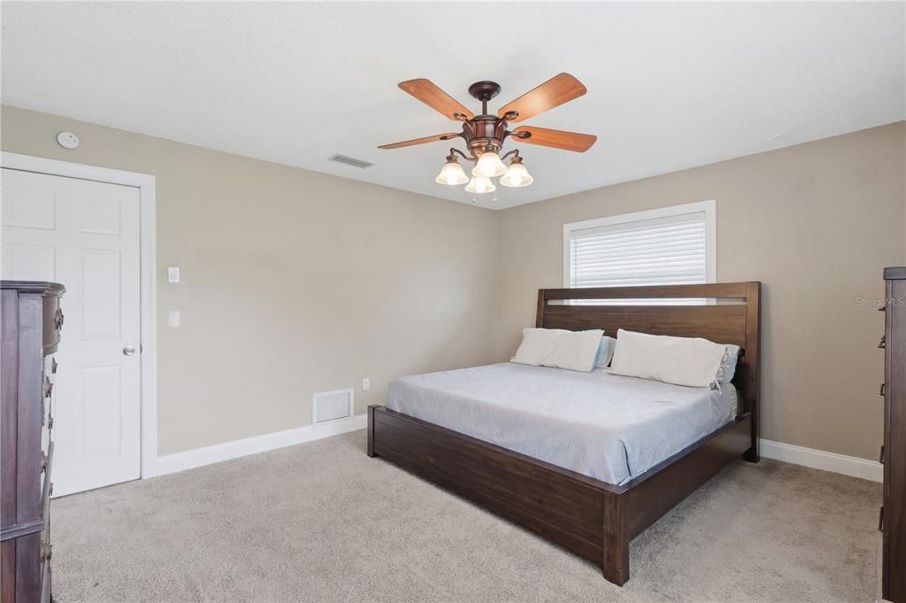 For Sale: $360,000 (4 beds, 2 baths, 2215 Square Feet)