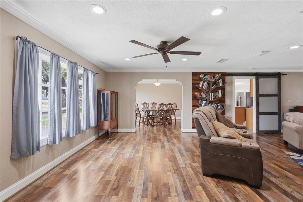 For Sale: $360,000 (4 beds, 2 baths, 2215 Square Feet)