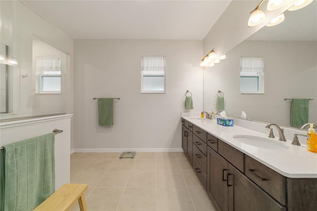 For Sale: $590,000 (3 beds, 3 baths, 2703 Square Feet)