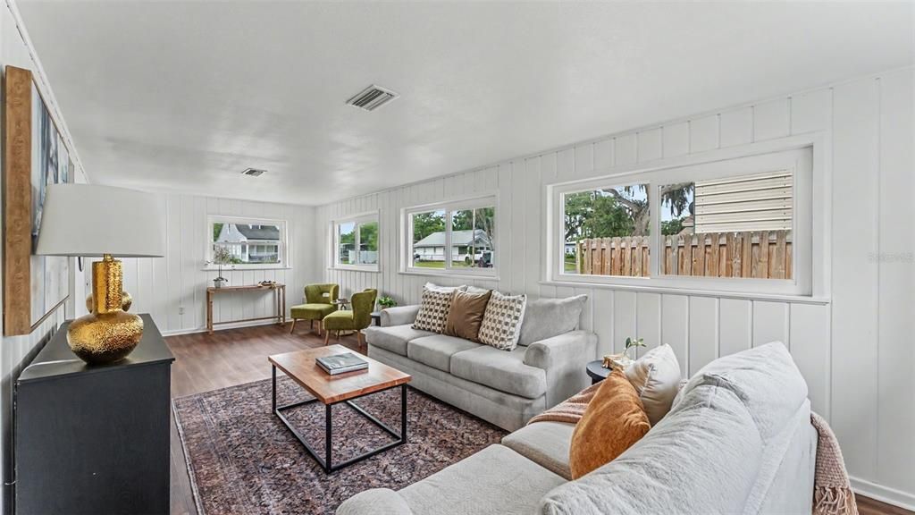 For Sale: $294,900 (3 beds, 2 baths, 1678 Square Feet)