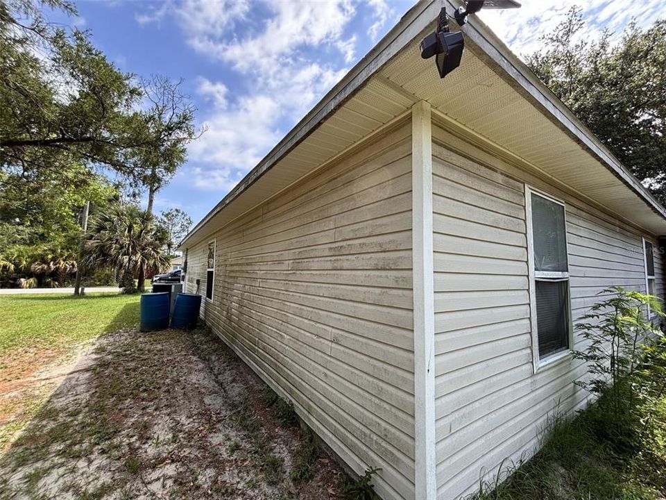 For Sale: $235,000 (4 beds, 2 baths, 1471 Square Feet)