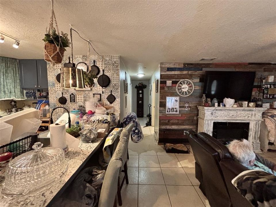 For Sale: $235,000 (4 beds, 2 baths, 1471 Square Feet)