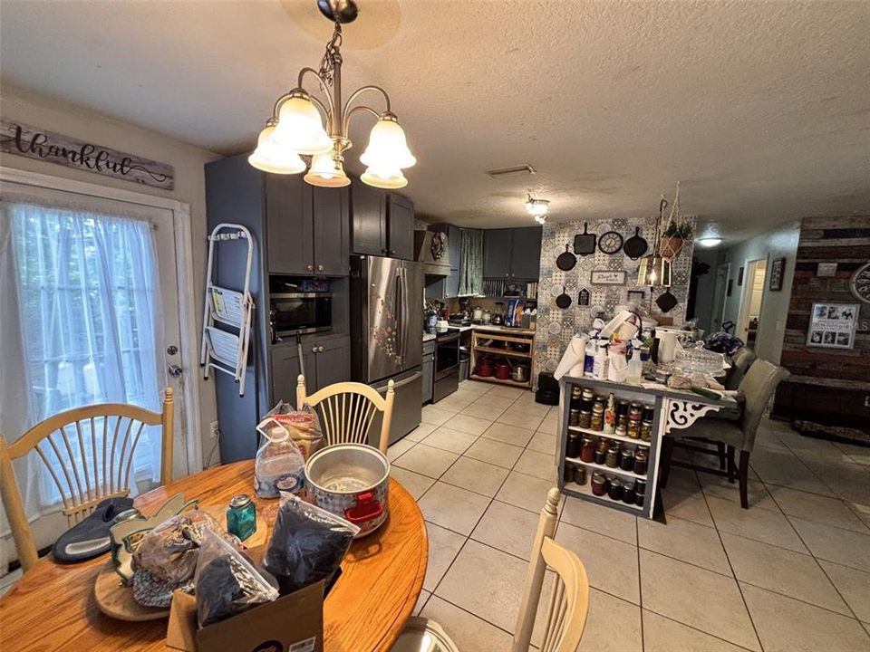 For Sale: $235,000 (4 beds, 2 baths, 1471 Square Feet)