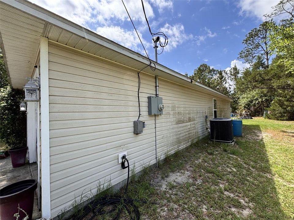For Sale: $235,000 (4 beds, 2 baths, 1471 Square Feet)