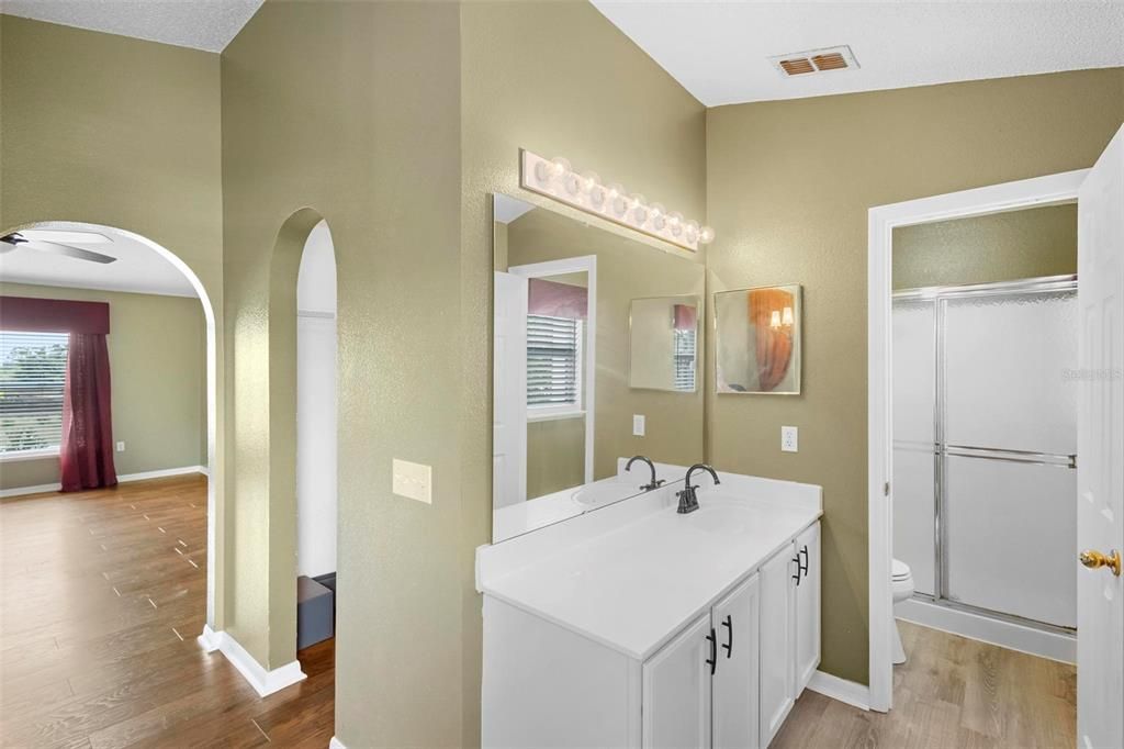 For Rent: $3,300 (5 beds, 2 baths, 2200 Square Feet)
