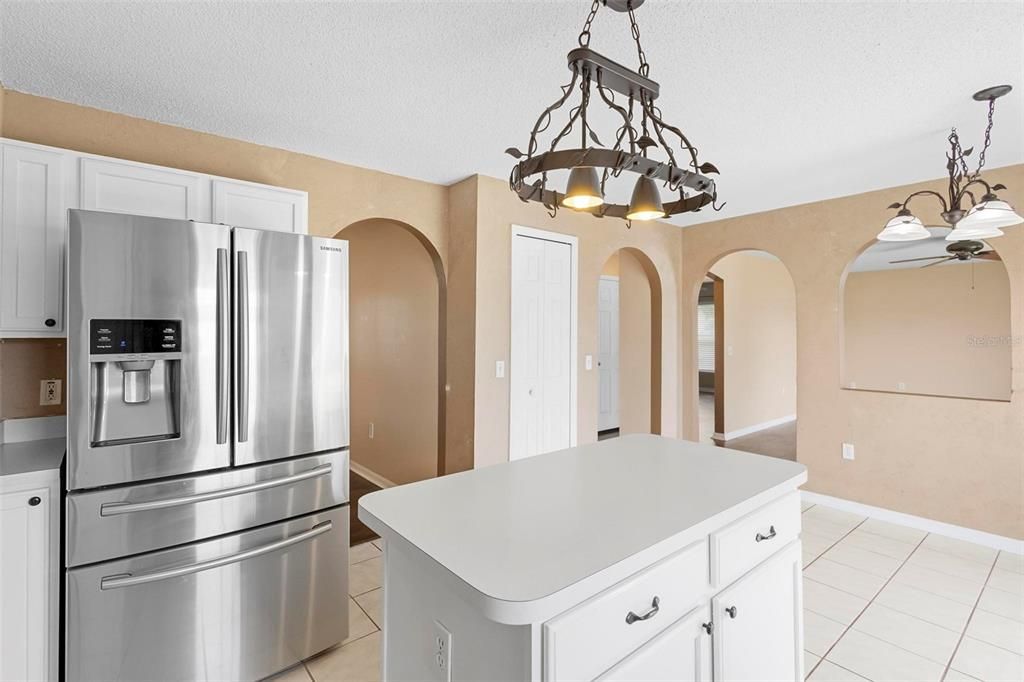 For Rent: $3,300 (5 beds, 2 baths, 2200 Square Feet)