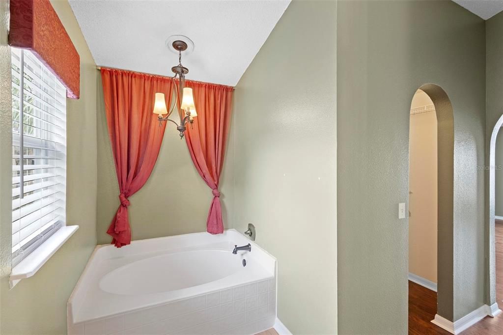 For Rent: $3,300 (5 beds, 2 baths, 2200 Square Feet)