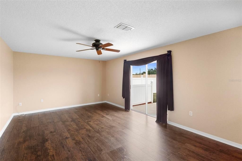 For Rent: $3,300 (5 beds, 2 baths, 2200 Square Feet)