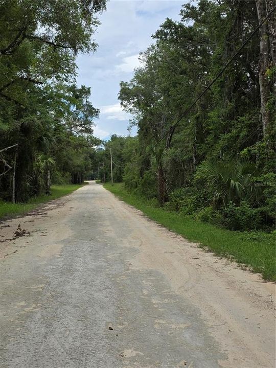 На продажу: $400,000 (7.40 acres)
