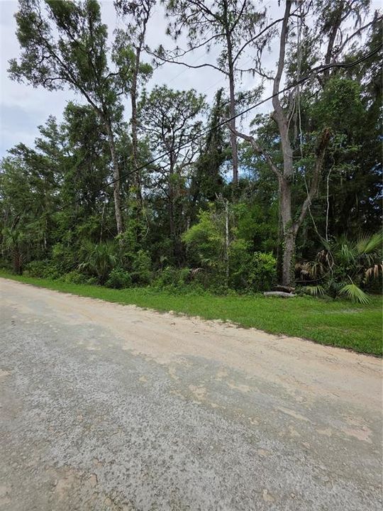 На продажу: $400,000 (7.40 acres)