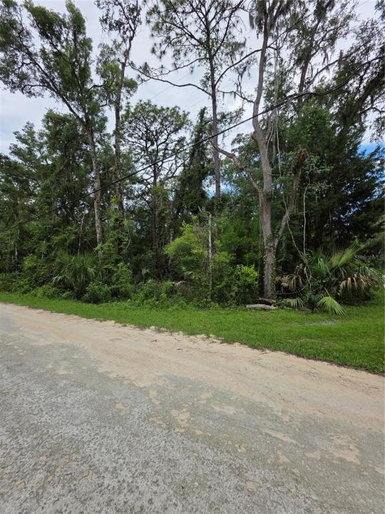 На продажу: $400,000 (7.40 acres)