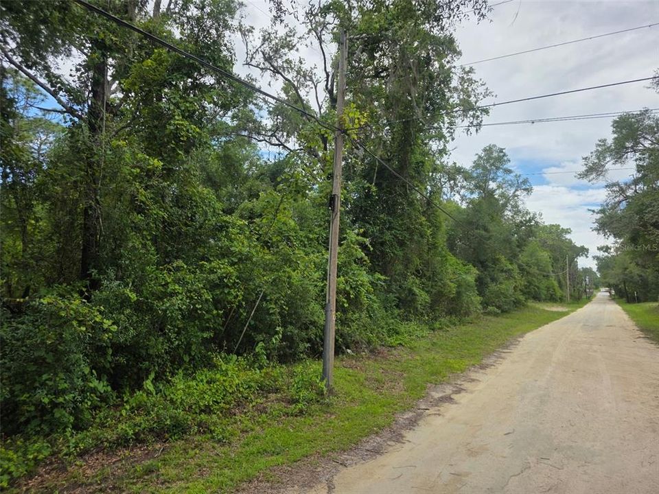 На продажу: $400,000 (7.40 acres)