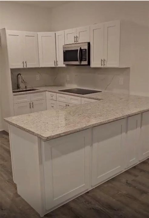 For Rent: $1,800 (1 beds, 1 baths, 700 Square Feet)