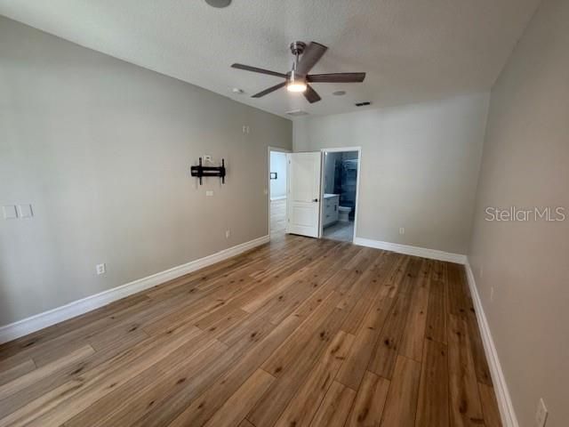 For Rent: $3,200 (3 beds, 2 baths, 1886 Square Feet)