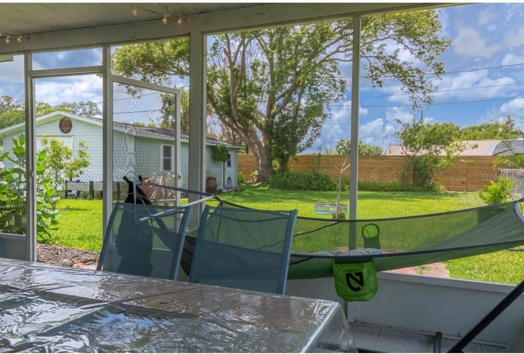 For Sale: $325,000 (2 beds, 1 baths, 1382 Square Feet)