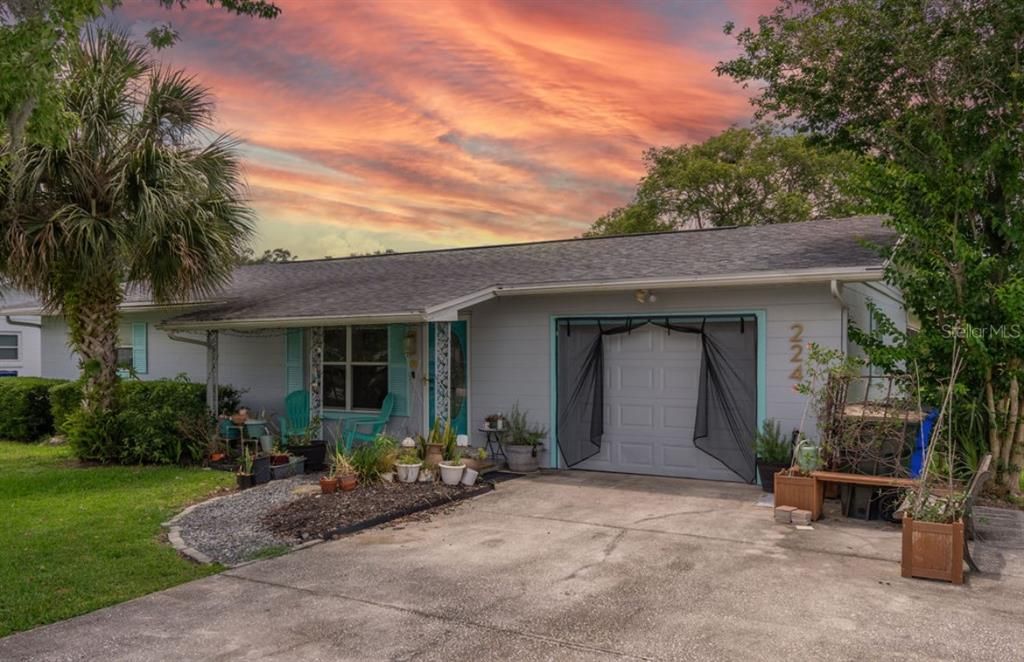 For Sale: $325,000 (2 beds, 1 baths, 1382 Square Feet)