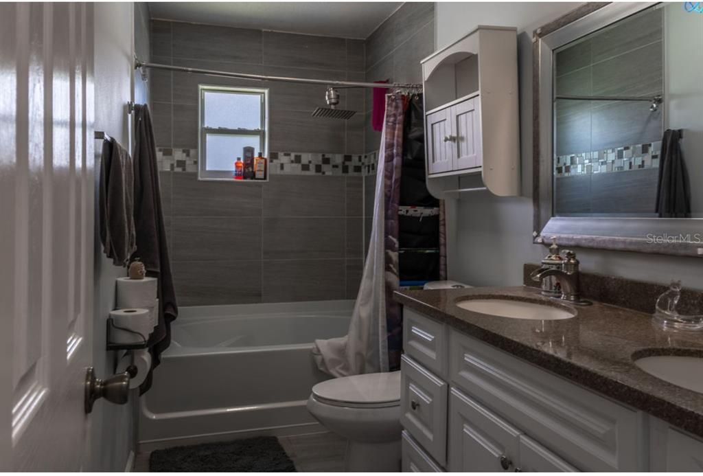 For Sale: $325,000 (2 beds, 1 baths, 1382 Square Feet)