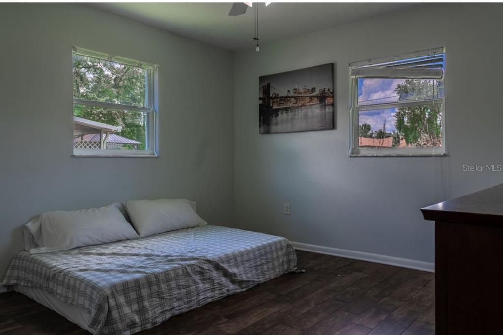 For Sale: $325,000 (2 beds, 1 baths, 1382 Square Feet)