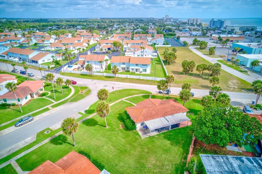 На продажу: $465,000 (4 спален, 0 ванн, 1350 Квадратных фут)