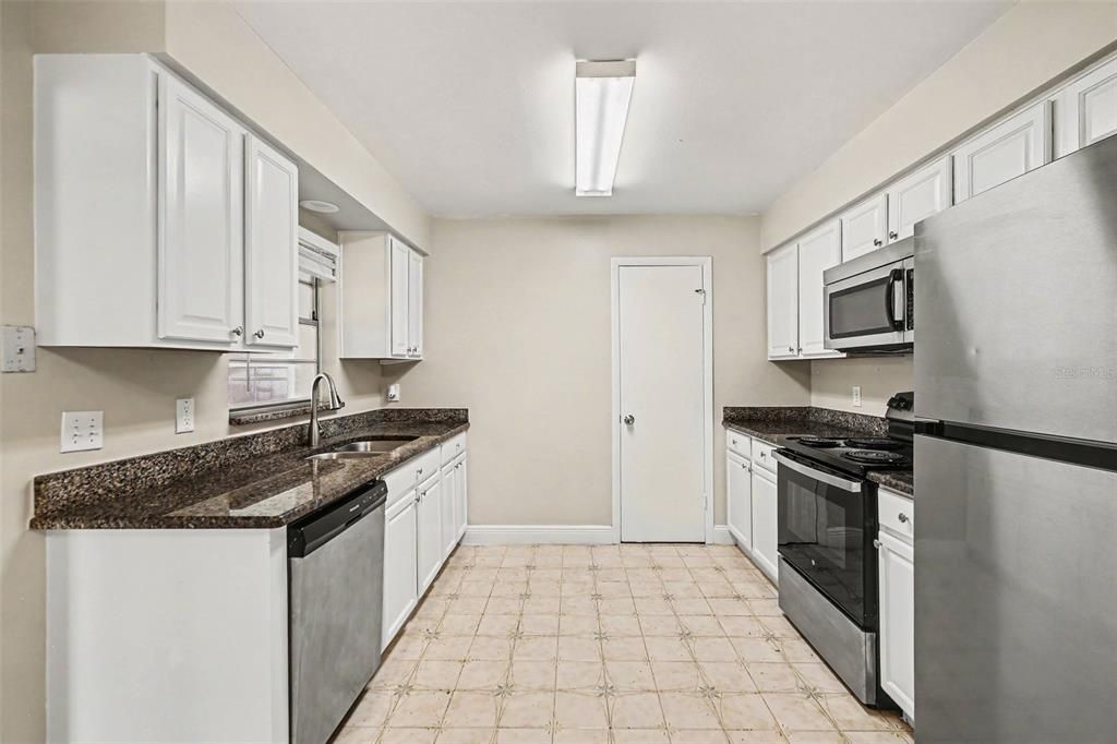 For Sale: $334,900 (3 beds, 2 baths, 1444 Square Feet)
