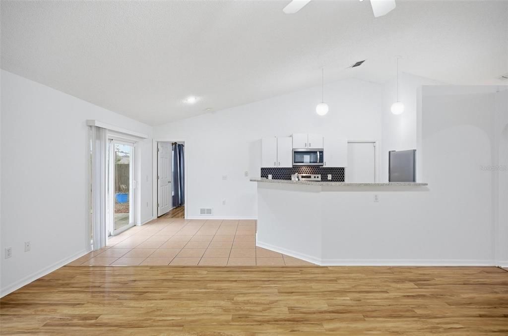 For Rent: $1,900 (3 beds, 2 baths, 1619 Square Feet)