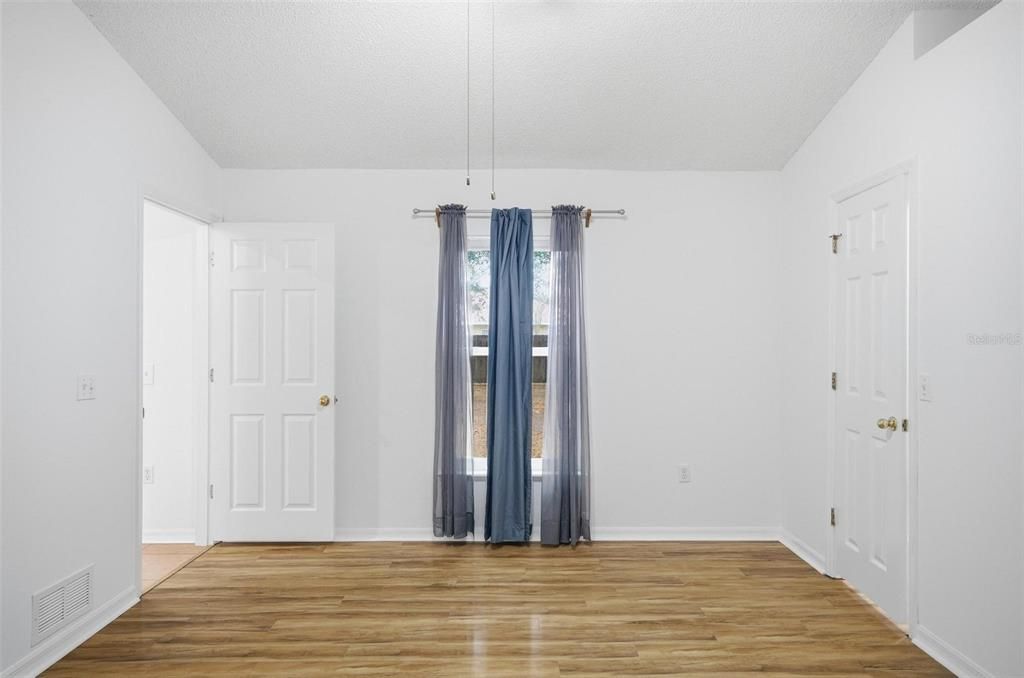 For Rent: $1,900 (3 beds, 2 baths, 1619 Square Feet)