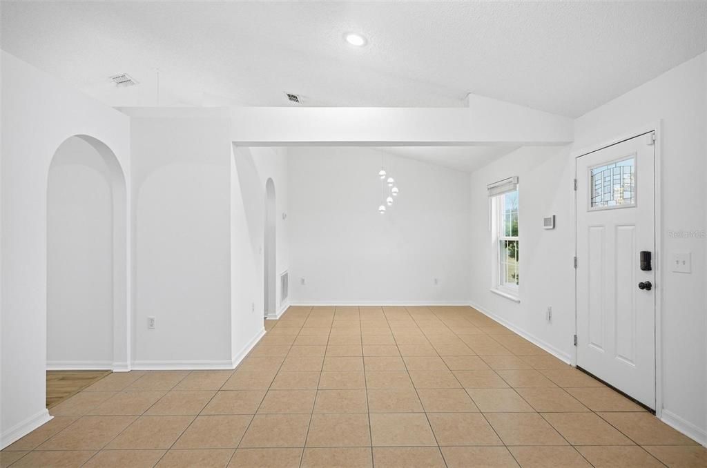 For Rent: $1,900 (3 beds, 2 baths, 1619 Square Feet)