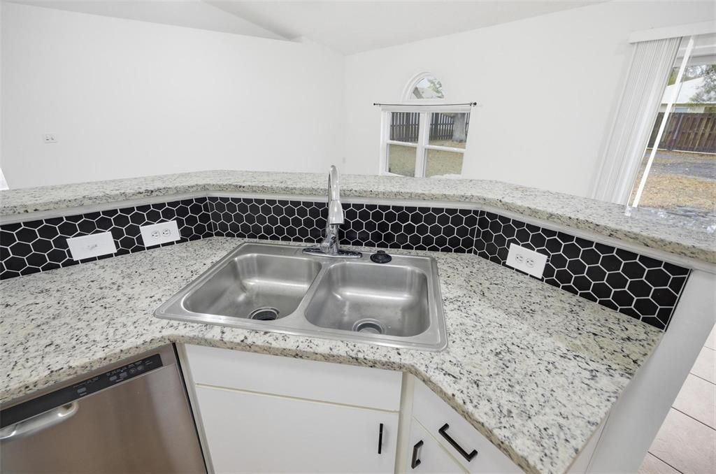 For Rent: $1,900 (3 beds, 2 baths, 1619 Square Feet)