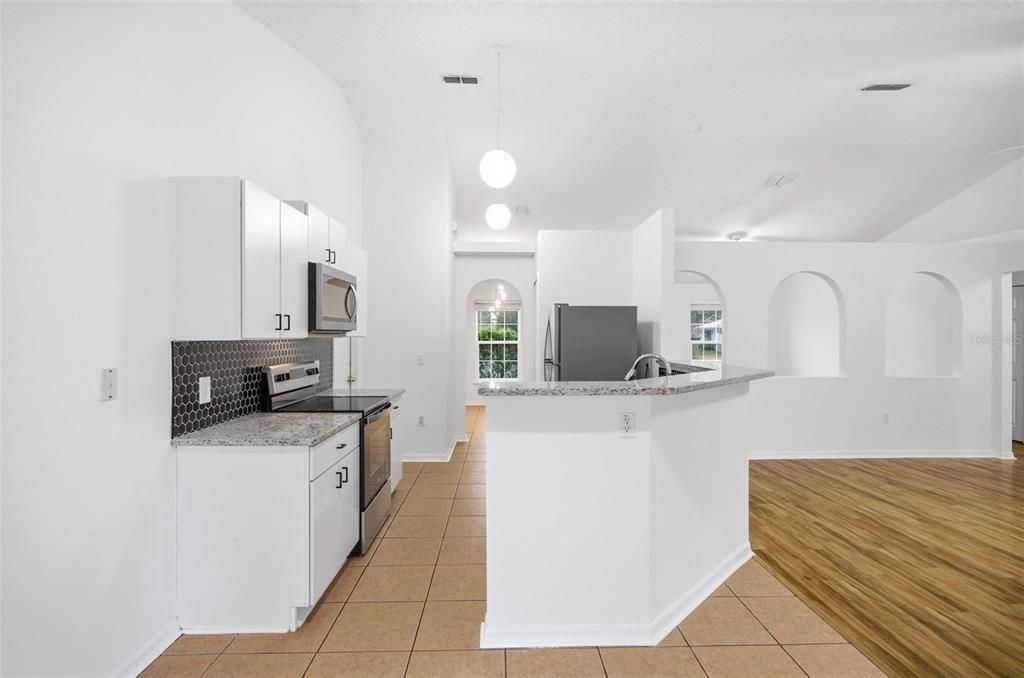 For Rent: $1,900 (3 beds, 2 baths, 1619 Square Feet)