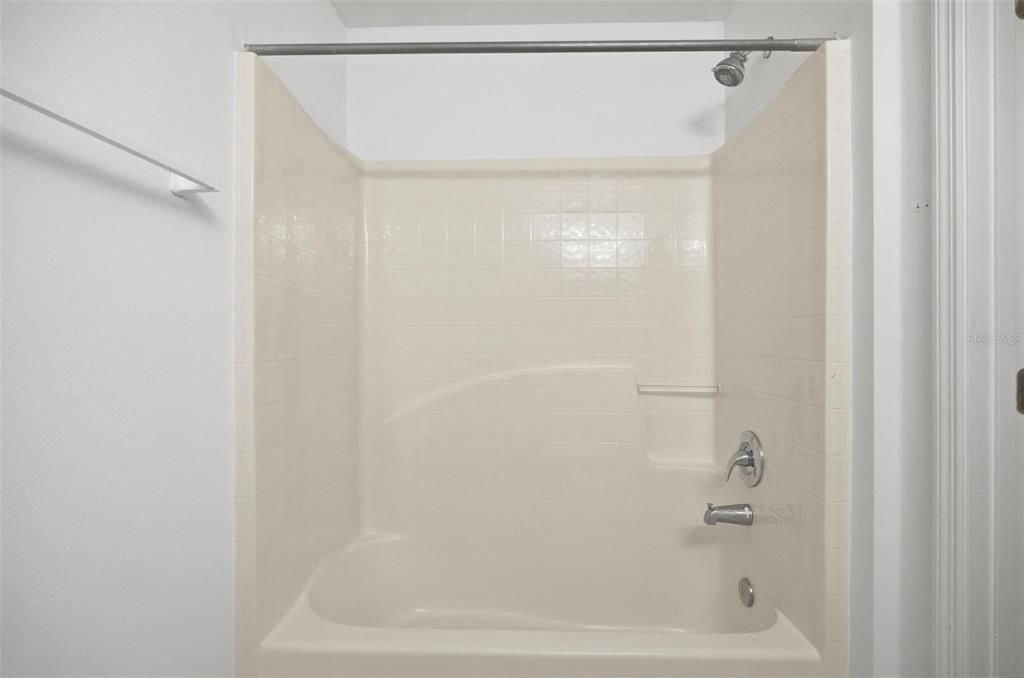 For Rent: $1,900 (3 beds, 2 baths, 1619 Square Feet)