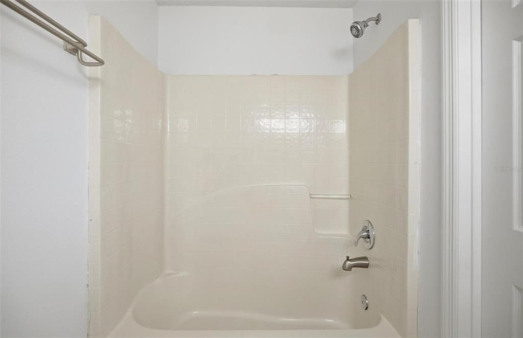 For Rent: $1,900 (3 beds, 2 baths, 1619 Square Feet)
