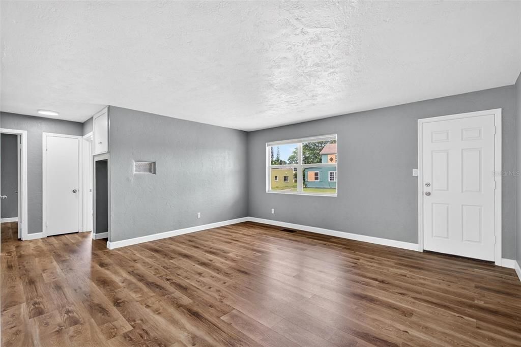 For Sale: $424,000 (6 beds, 0 baths, 1782 Square Feet)