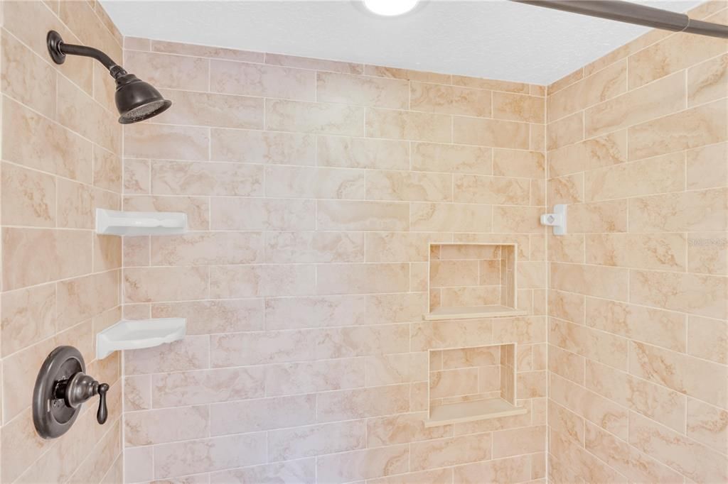 В аренду: $1,950 (2 спален, 2 ванн, 1040 Квадратных фут)