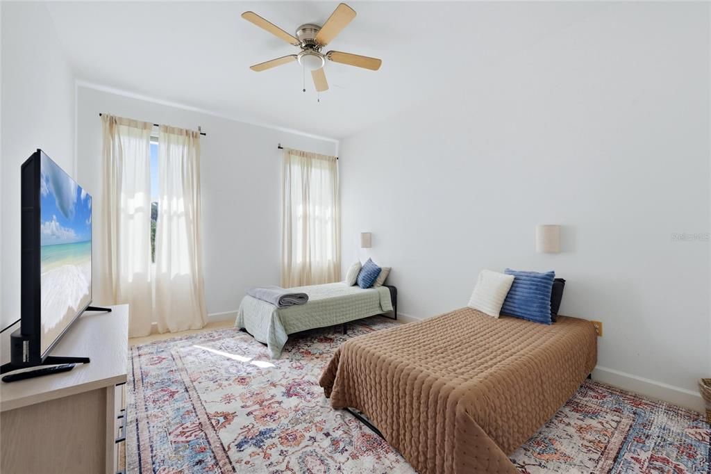 For Sale: $819,000 (3 beds, 2 baths, 2725 Square Feet)