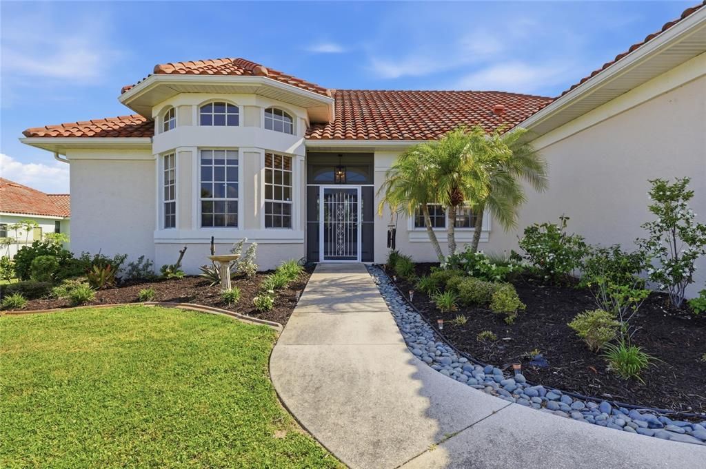 For Sale: $819,000 (3 beds, 2 baths, 2725 Square Feet)