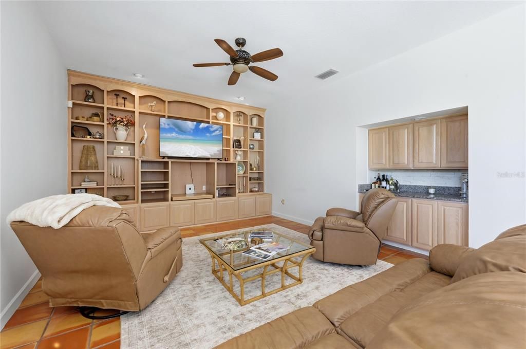 For Sale: $819,000 (3 beds, 2 baths, 2725 Square Feet)