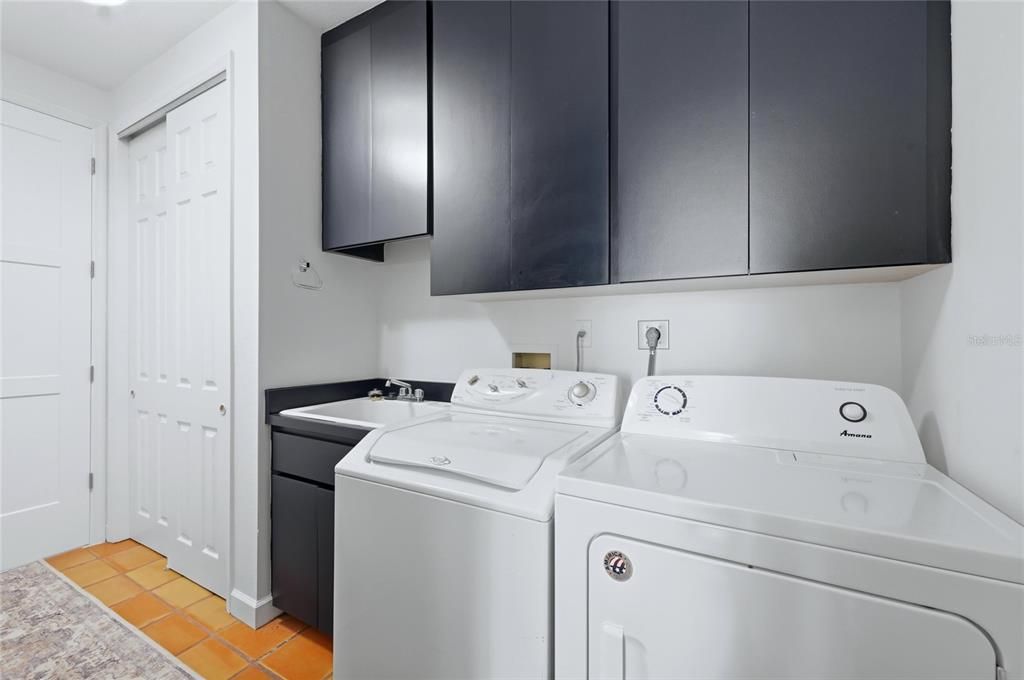 For Sale: $819,000 (3 beds, 2 baths, 2725 Square Feet)