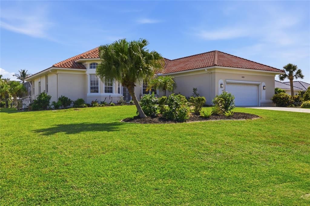 For Sale: $819,000 (3 beds, 2 baths, 2725 Square Feet)