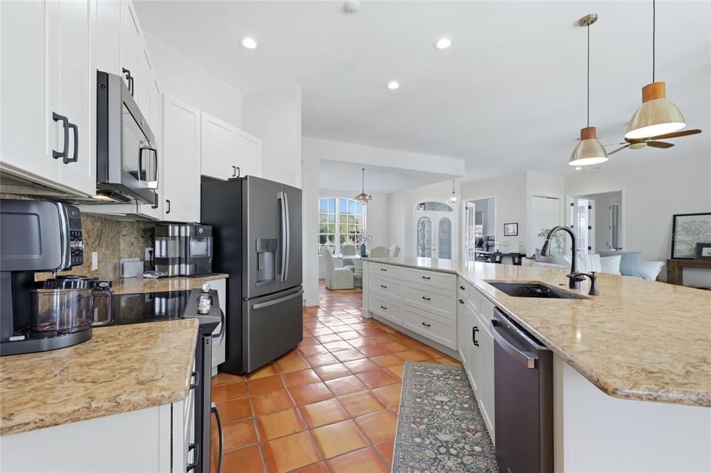 For Sale: $819,000 (3 beds, 2 baths, 2725 Square Feet)