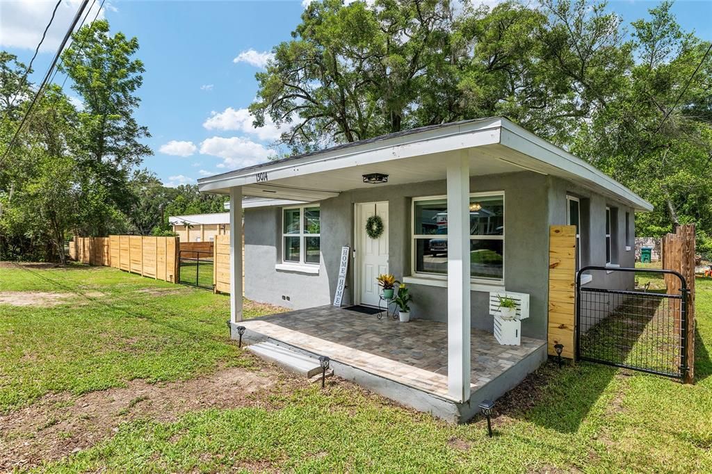 For Sale: $250,000 (2 beds, 1 baths, 780 Square Feet)