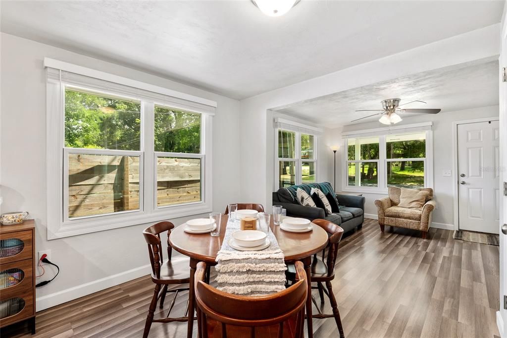 For Sale: $250,000 (2 beds, 1 baths, 780 Square Feet)