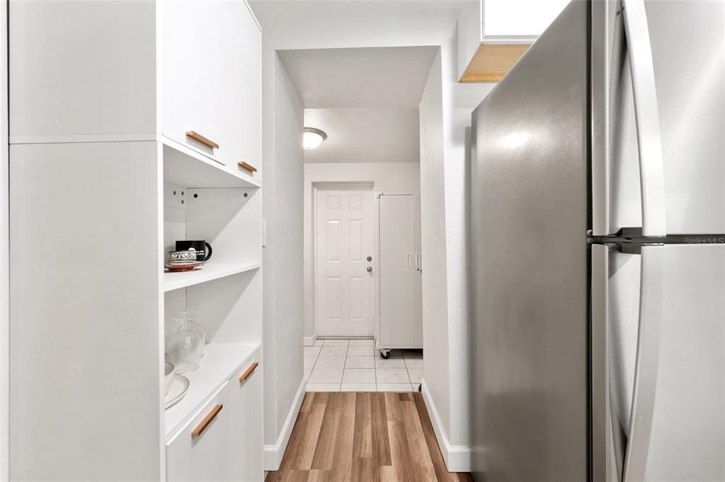 For Sale: $250,000 (2 beds, 1 baths, 780 Square Feet)