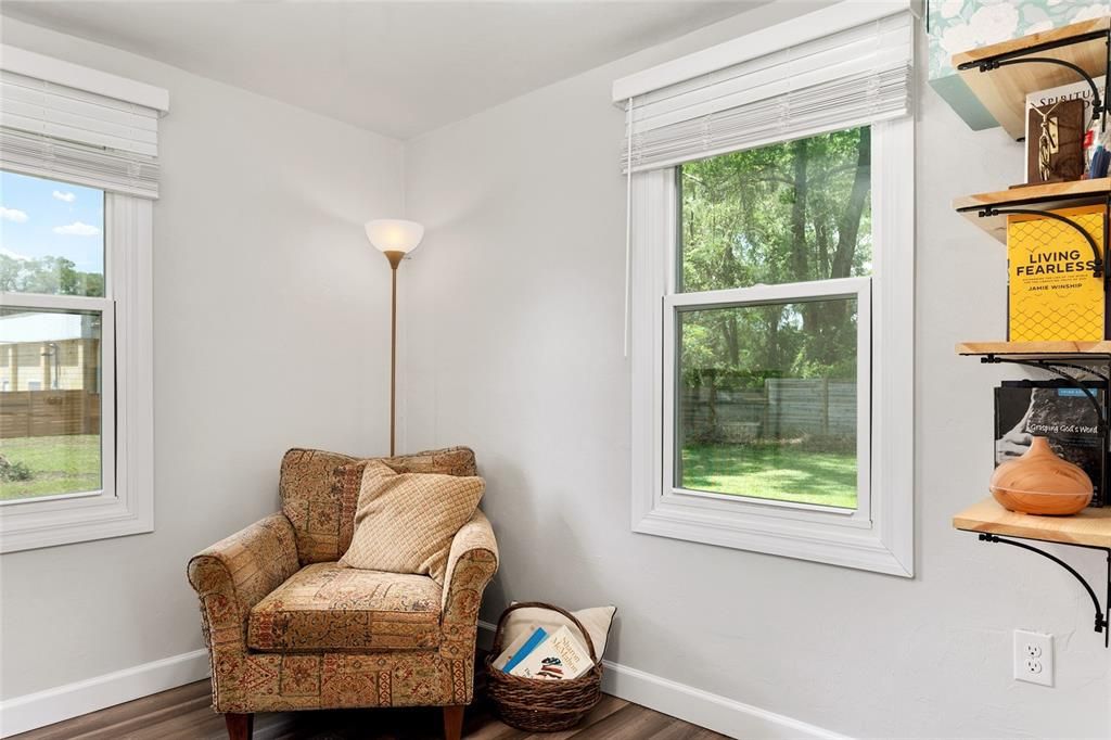 For Sale: $250,000 (2 beds, 1 baths, 780 Square Feet)
