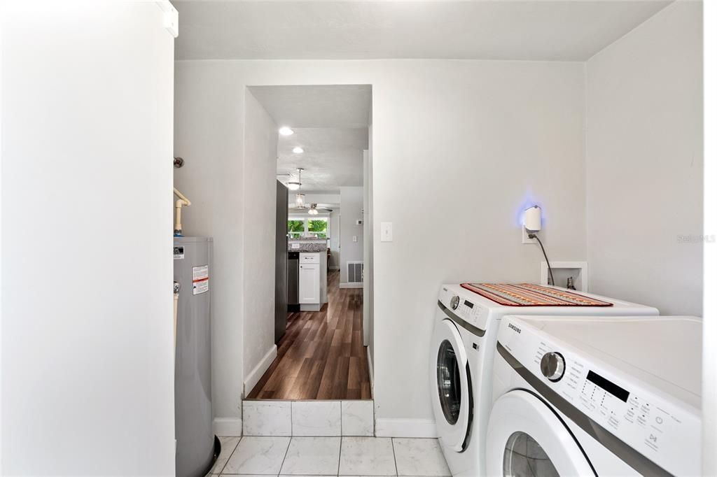 For Sale: $250,000 (2 beds, 1 baths, 780 Square Feet)