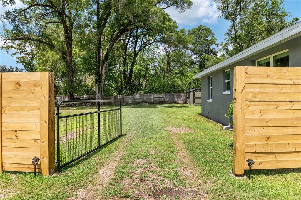 For Sale: $250,000 (2 beds, 1 baths, 780 Square Feet)