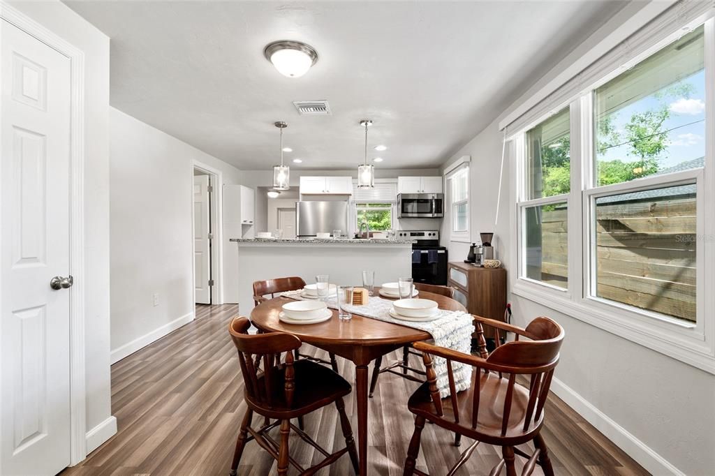 For Sale: $250,000 (2 beds, 1 baths, 780 Square Feet)